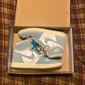 Used Vintage Turbo Green Jordan 1 size 8.5